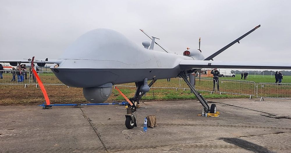 Synchronised yet Autonomous Drone Swarms from Advanced AI